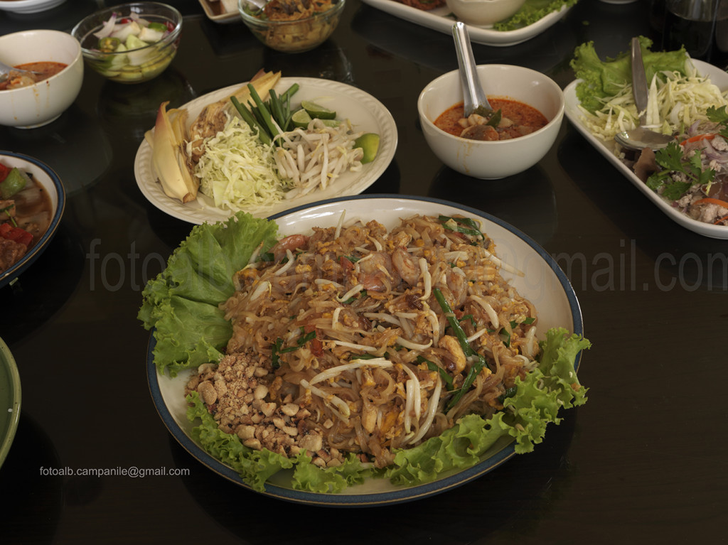 Thailandia 211 Chiang Mai Rist Sate Chumsintl spaghetti di soia e maiale 0000