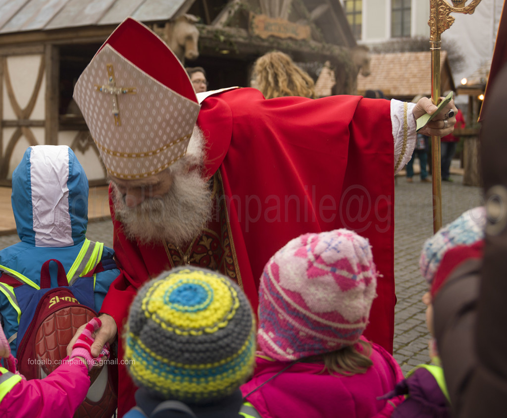 Monaco 355 CUTMercatino di Natale Medioevale St Nikolaus