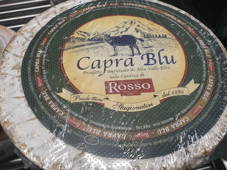 La formaggetta Capra Blu del Caseificio Rosso