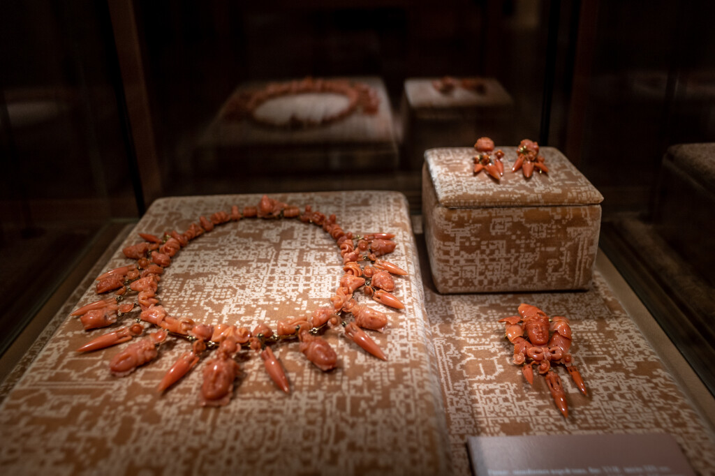 Museo del Gioiello, Sala Simbolo, parure di corallo